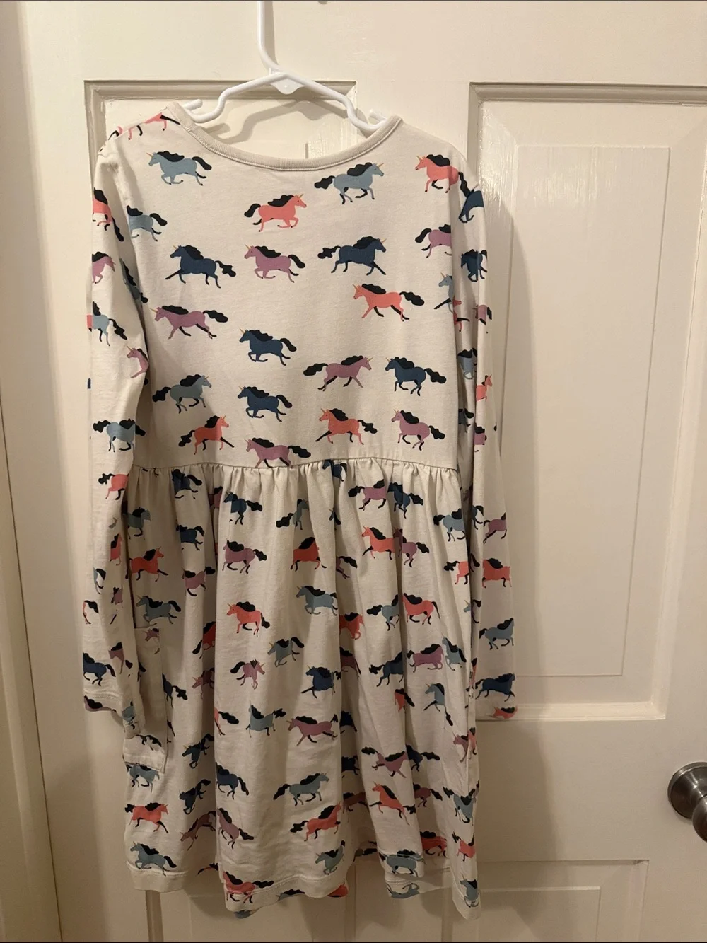 Hanna Andersson Cream Nightgown with Multicolor Horse Print